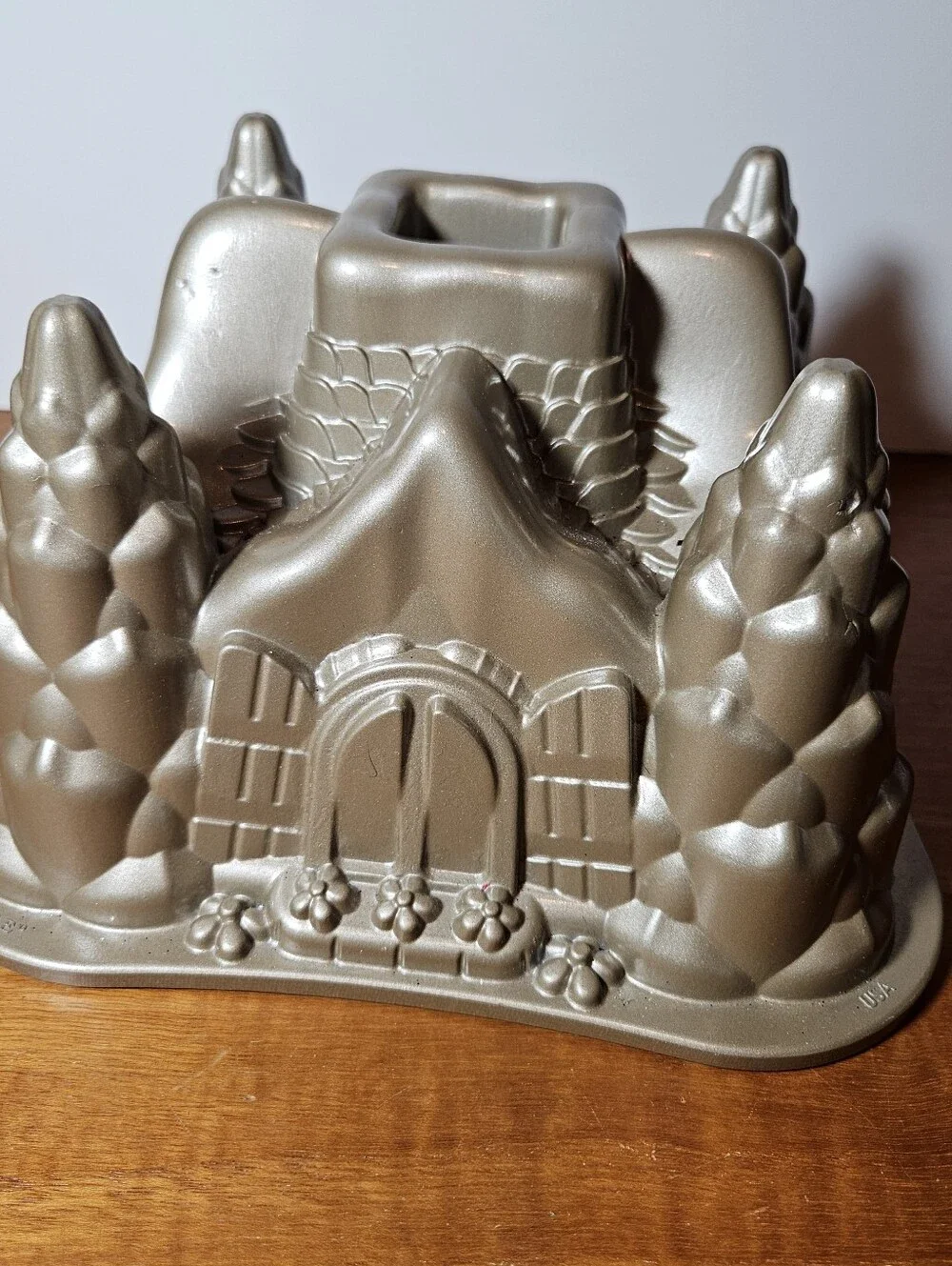 Nordic Ware Hansel & Gretel Bundt Cake Pan Mold Gingerbread Castle Cottage